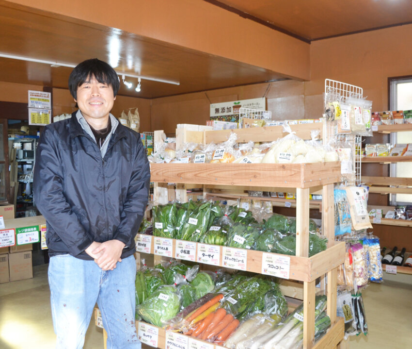 「無農薬野菜を豊富にそろえています」という「いもにんじん」の海老名さん