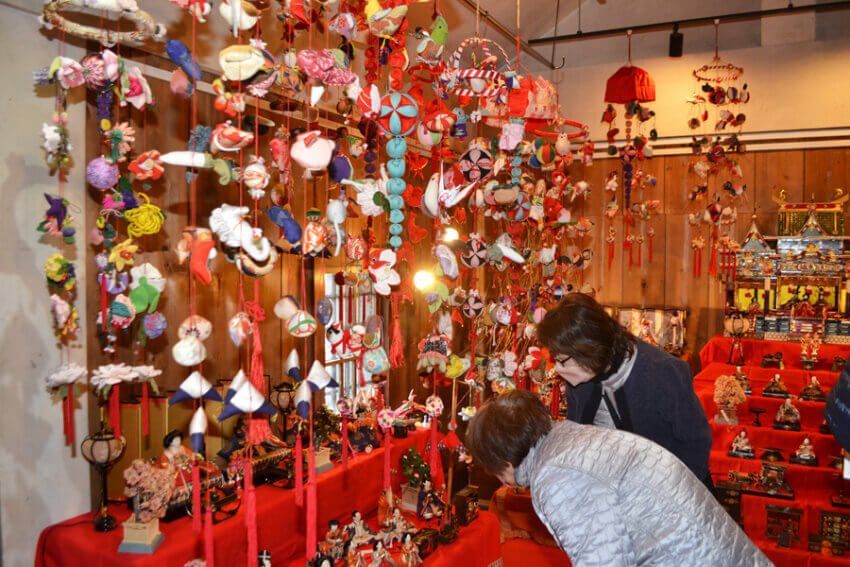 糀屋に展示されたつるし飾り