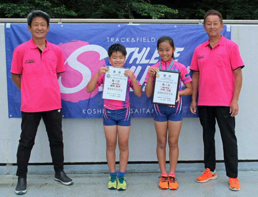 コーチの村山さん、瀬尾君、中村さん、岩田監督（左から）