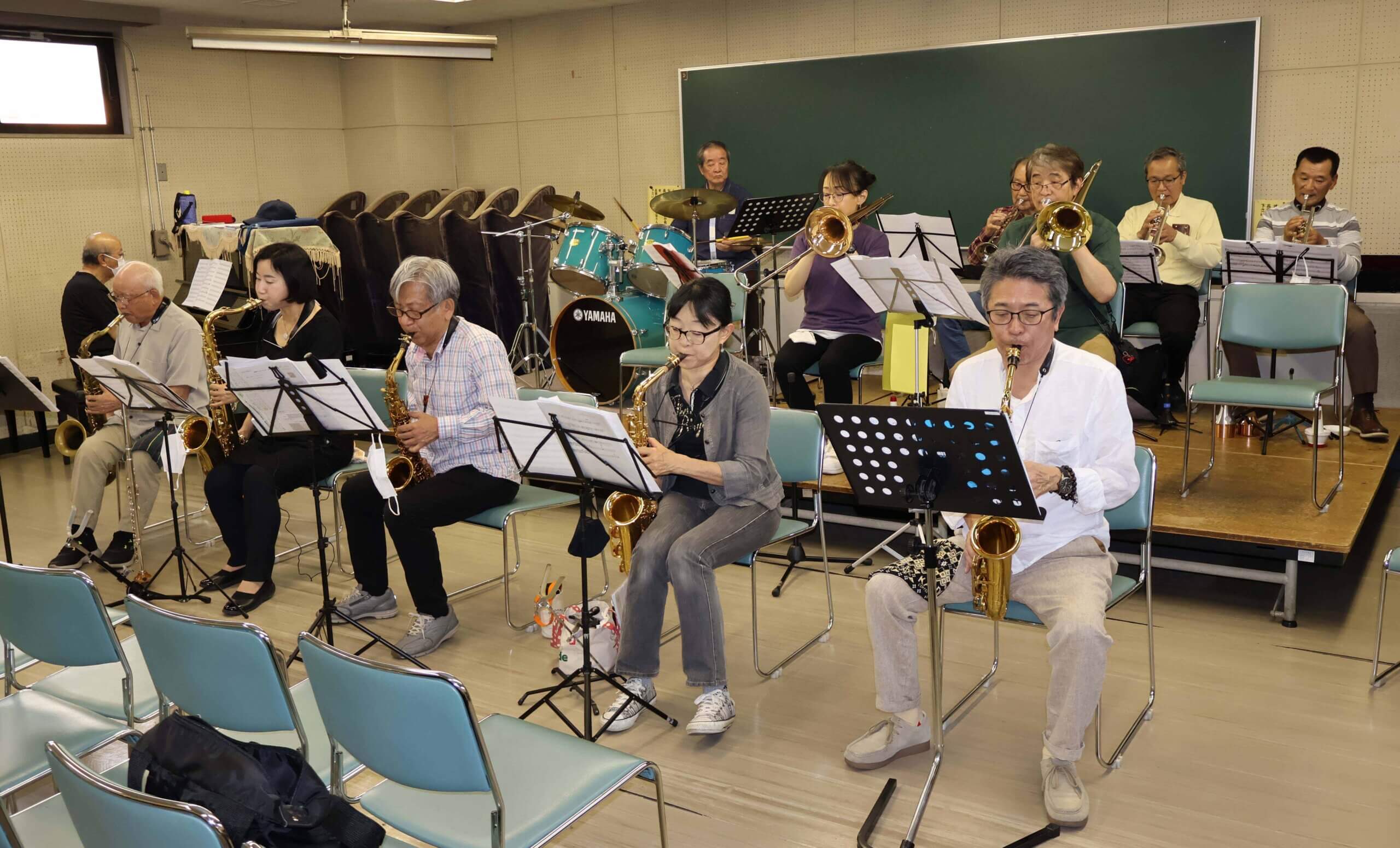 11日の八潮メセナでのコンサートに向けて練習する「サーズデイ・ジャズクラブ」のメンバー