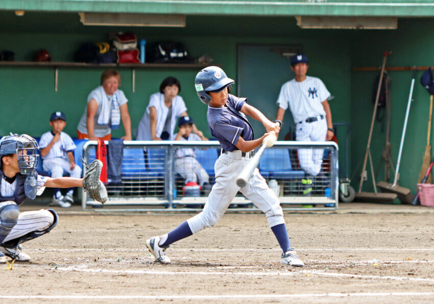 決勝 同点の３塁打を放つ山野ガッツの木下（凛）選手