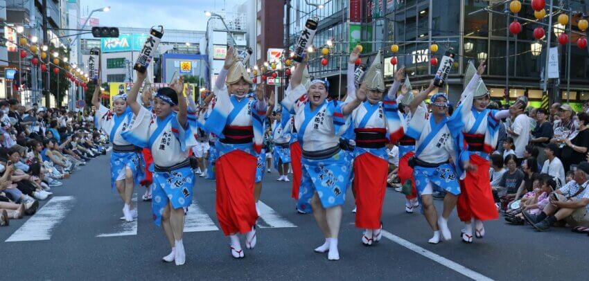 観衆を魅了した「よみうり大花連」の流し踊り