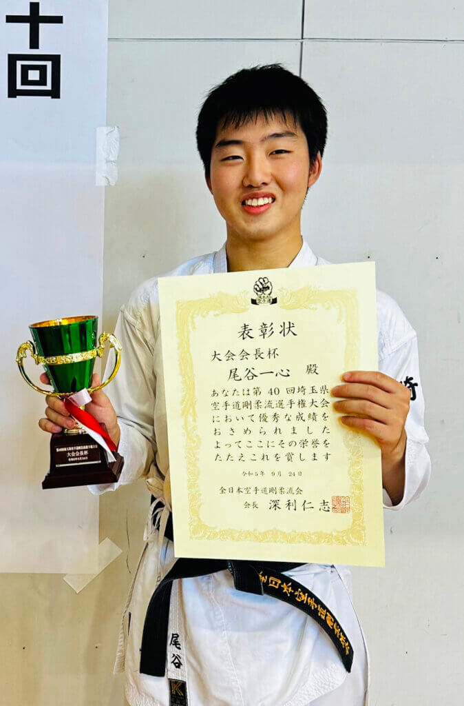 組手・一般有段の部優勝の尾谷さん