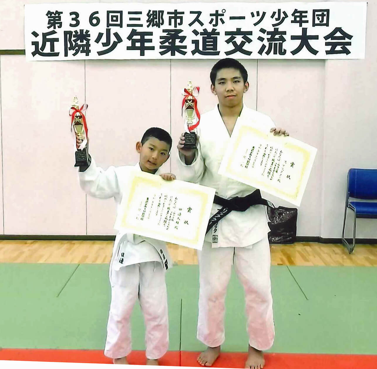 東武よみうり新聞社賞を受賞した田邊選手とフェデリック・クー選手