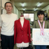 婦人服制作部門で銀賞を 受賞した大野さん（右）と プラス・ワンの土田社長