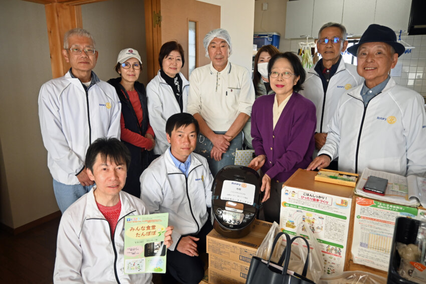 吉川中央ロータリー
クラブと「みんな食堂
たんぽぽ」の皆さん