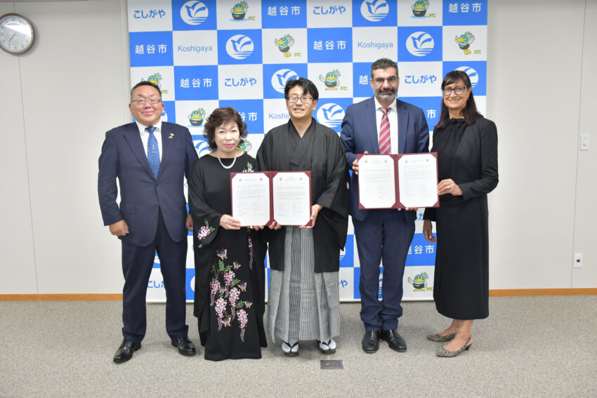 越谷市役所を訪れた。キャンベルタウン使節
団